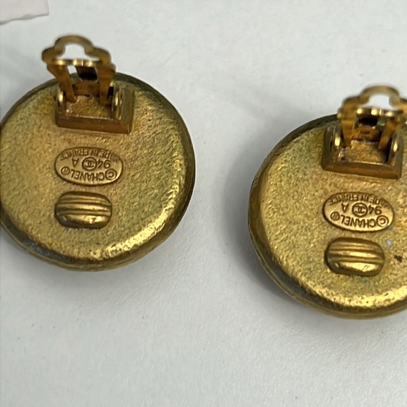 CHANEL GOLD BLACK Frog Earrings Clip ons Size 7/8” - Picture 9 of 12